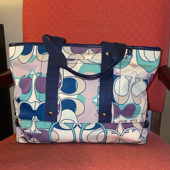 Coach Tote and Wristlet Daisy Scarf Print *Free Shipping* - Picture 1 of 5